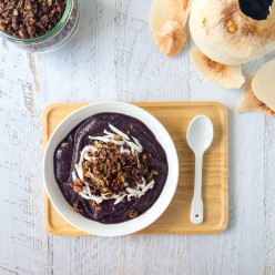 Blueberry Coconut Smoothie Bowl